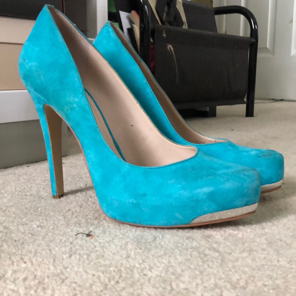 Turquoise pumps